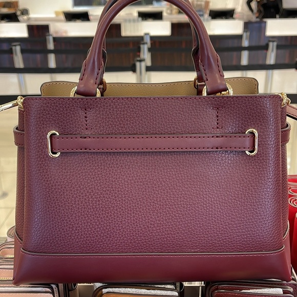 Michael Kors Reed Small Satchel Crossbody Center Zip Bag
Color: OXBLOOD
NWT - Picture 4 of 16